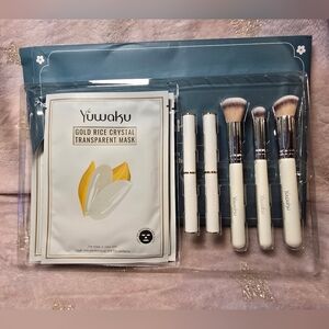 Yuwaku Makeup Brush Set With Lipstick And Face Mask
